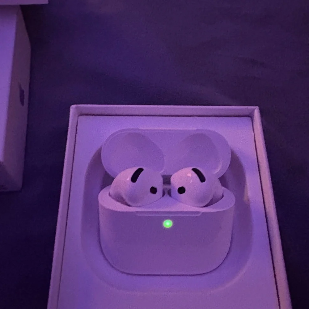 Apple Wireless Earbuds - White